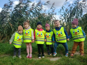 tańczące dzieci w przedszkolu